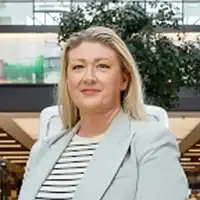 Kim McNulty Headshot